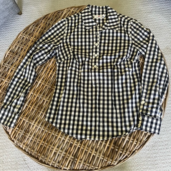 Vineyard Vines black and white checked button down, size 0 - Picture 2 of 2
